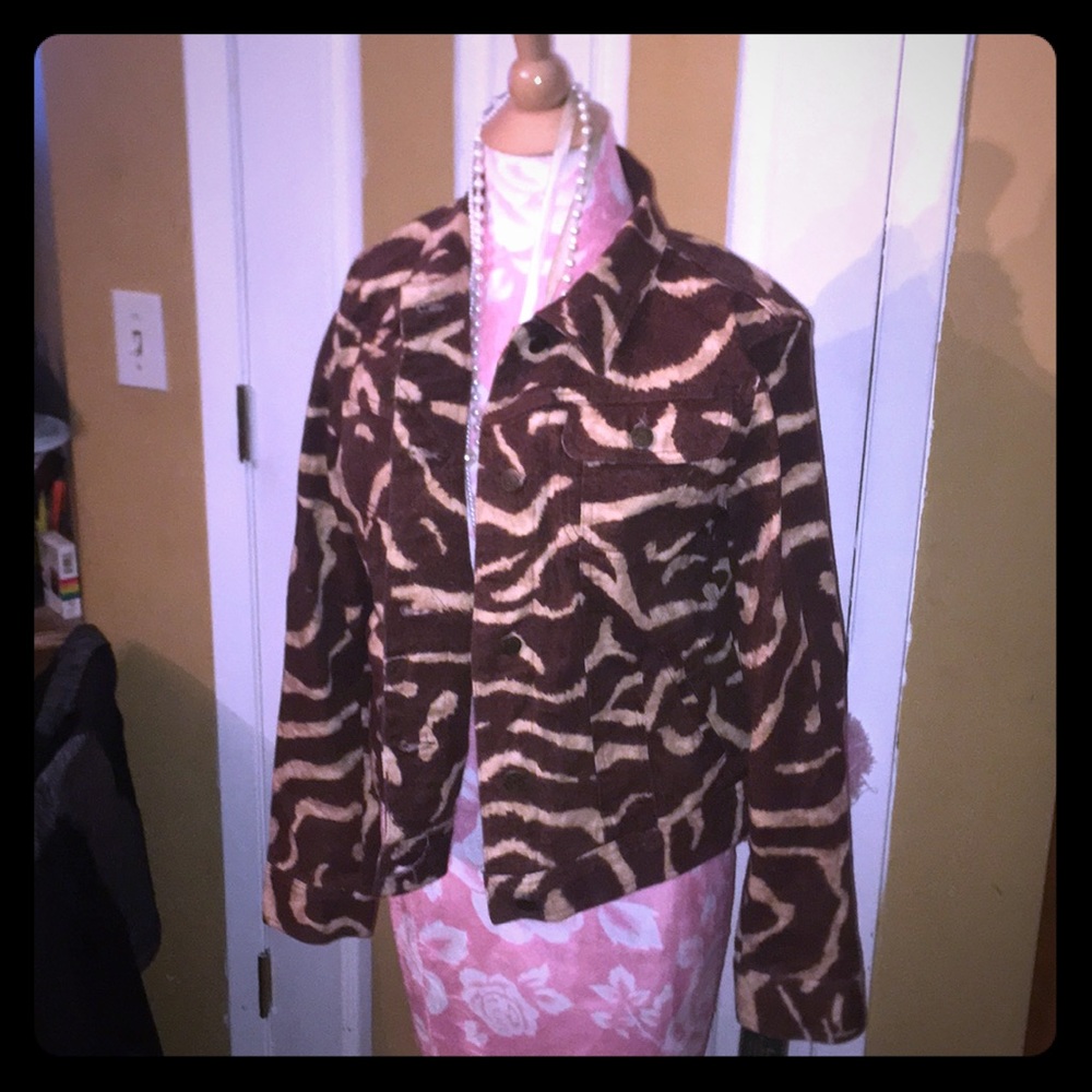 Brown and tan giraffe printed jacket